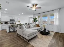 Luxe Living - 3 Bedroom 2 Bath