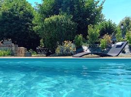 Le Clos de l'Aiguillon, hotel con pileta en H&eacute;rouvillette