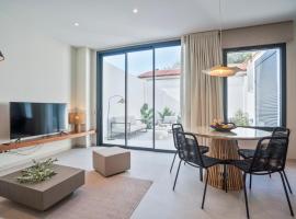 Sitges Spaces Garden Condo-2 Bedrooms, 2 Bathrooms, Garden Terrace, Near center, Sleeps up to 6- Monthly Rentals Only, condo sa Sitges