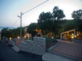 Apartments Marinko, hotel in Povile