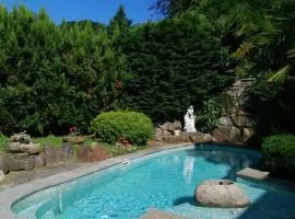 Penthouse in the green with private pool and garden