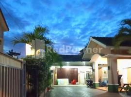 Isa Homestay Kudus Mitra Reddoorz, hotel v destinaci Kudus