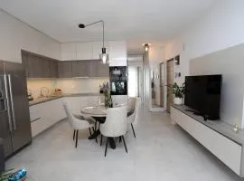 New luxury air-conditioned apartment, with jacuzzi, free parking and gardens