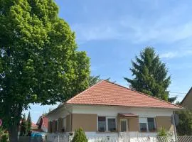 Cseresznyés Ház