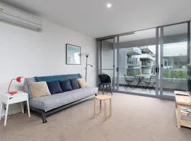 Kingston Foreshore with Garden View - Hosted by Canstay