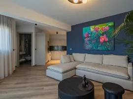 Boutique Saline Apartments - Blue