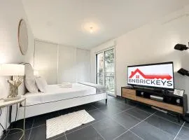 Krystal Garden, Bnbrickeys.