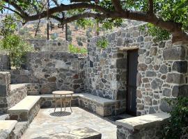 Loutra Olive Gardens Stone House #1, vila v destinaci Mandrákion
