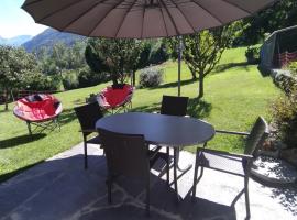 Appartamento con giardino - Alle Bolle – hotel w mieście Corzoneso