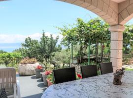 Apartment Victory-2 by Interhome, hotel Rašában