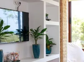 Piale Palms Makenzie Beach Front Apartment, Larnaca