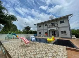Frey Pool Villa Sattahip