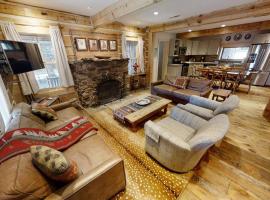 Chula Vista Cabin - Pet Friendly - WiFi - Washer - Dryer - Fireplace - Grill, hotel a Red River