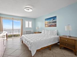 Ocean View Hotel Room with Balcony- King Bed #23, hotel near Vero Beach Municipal Airport - VRB, Fort Pierce