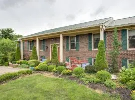 Large and Private Guest House Apt with Patio and Views!