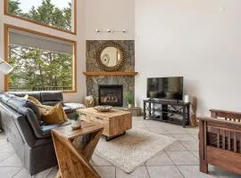 Chateau Lawrence, Pool Table, Kids' Gaming Room