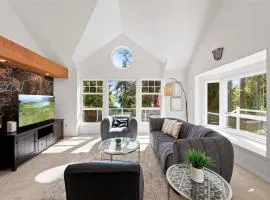 Stunning Sammamish Lake View Home near Weowna Park