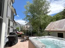 The Residence on South Oak - steps to the gondola!