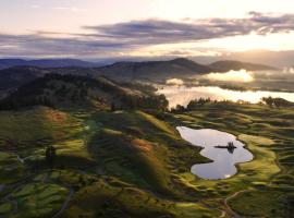 普雷戴特嶺度假酒店，弗農的附設泳池的飯店
