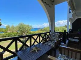 Front of the sea Elia Apartment