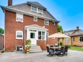 Walkable Zelienople Home with Patio and Grill!
