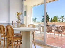 Stunning Renovated 2-bedroom in Golden Mile