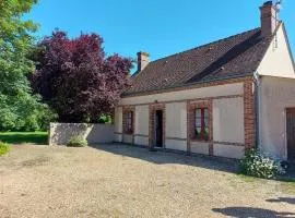 Charmante Maison Rénovée avec Jardin, BBQ et Loisirs à La Saucelle - FR-1-581-13