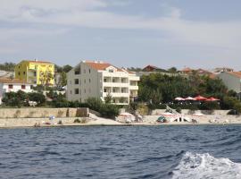 Rooms by the sea Rtina - Miletici, Zadar - 23280, hotel v destinaci Ražanac
