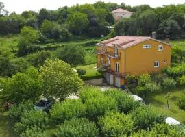 Apartments with parking spaces Sinj, Zagora - 23403
