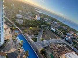 The mactan newtown 1 Bedroom , Beach is P 350 pp, hotel in Punta Engaño