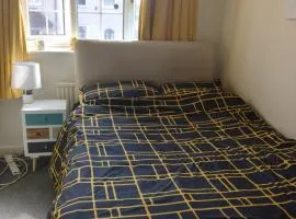Bright double room approx 2 mile from city centre