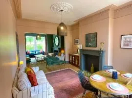 Spacious home in Leeds ideal for gatherings with free parking