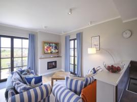 Reetland am Meer - Premium Reetdachvilla mit 3 Schlafzimmern, Sauna und Kamin H21, hotel i Dranske