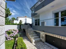 Four-Bedroom Apartment Magnolija