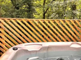 Goldcrest 4-Hot Tub-Woodland Lodges-Carmarthenshire-Tenby, hotel a Carmarthen