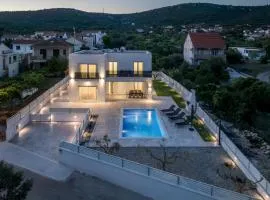 Villa Sea View - heated pool & 2 mins to the beach