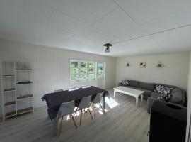 FERRYtale, cozy, spacious house on Senja, hotel di Gryllefjord