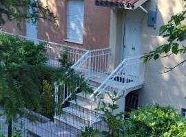 La casa di Gianfri، فندق في Esanatoglia