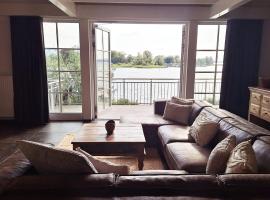 Strandhaus Chiemsee, hotel in Übersee