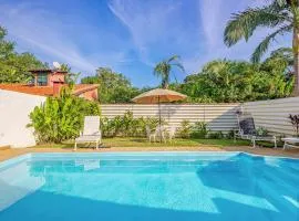 Piscina e 3 dorm a 150 m de Camburizinho