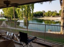 Lakeside Lake Biltmore Village Condo, hotel v destinaci Phoenix