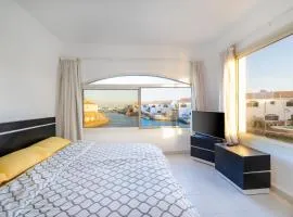 Aden Beach - Sea View room with beach access in Villa