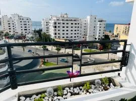 Bright Apartment with Sea View, few steps away from the TGV