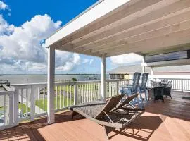 On Galveston Bay Spacious Home with Pier and Grills!