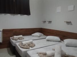 Pousada Quarto Privativo a 600 mts da basílica nova, hotel v destinaci Aparecida