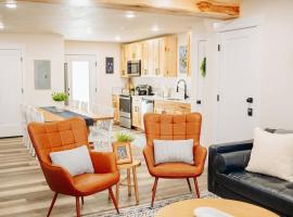 Creekside Cabin Juniper-stay with views near Lava, hotel in McCammon