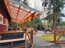 Cozy cabin on the Olympic Peninsula, Hot Tub, hotel v destinaci Port Angeles