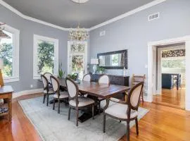 Unique Victorian Home*Pool*Pets*Firepit