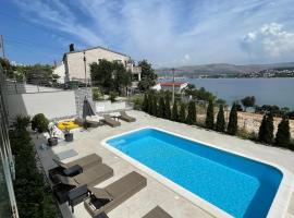 Seaesta Holiday - Nika, hotel i Okrug Gornji