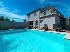 Family friendly house with a swimming pool Gajana, Fazana - 22578